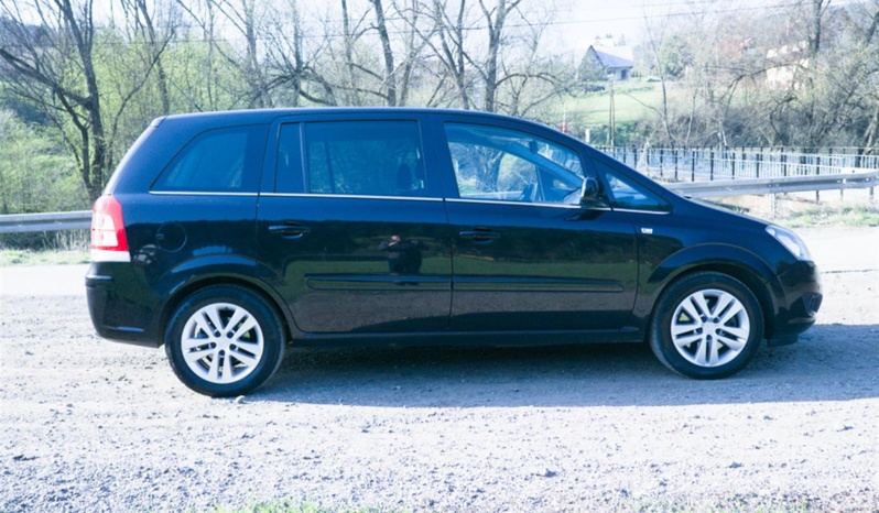 Opel Zafira full