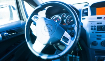 Opel Zafira full