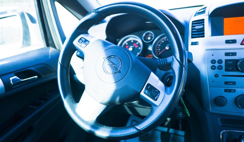 Opel Zafira full