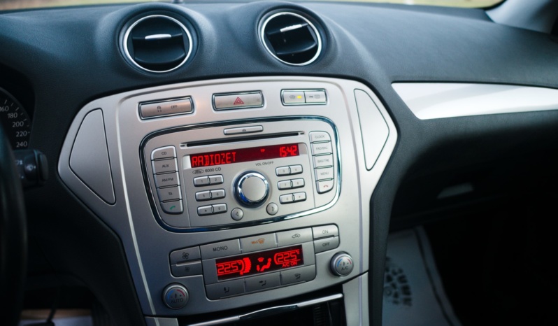 Ford Mondeo full