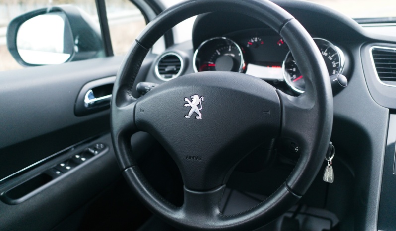 Peugeot 5008 full