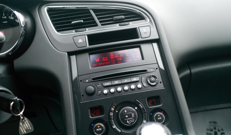 Peugeot 5008 full