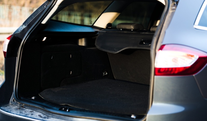 Ford Mondeo full