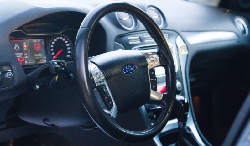Ford Mondeo full