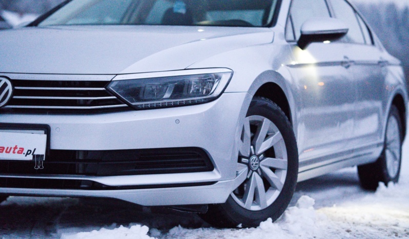 Volkswagen Passat full