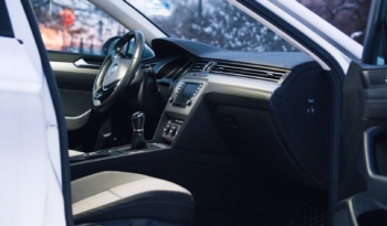 Volkswagen Passat full