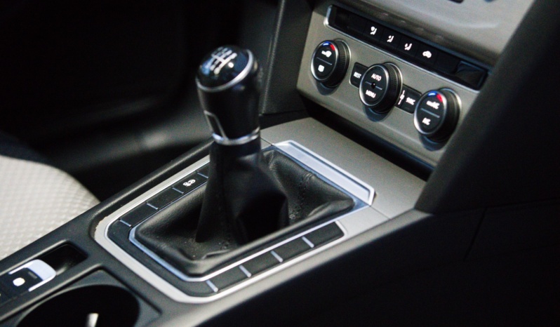 Volkswagen Passat full