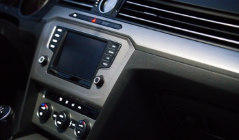 Volkswagen Passat full