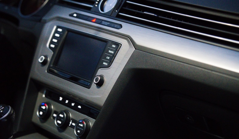 Volkswagen Passat full