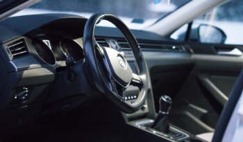 Volkswagen Passat full