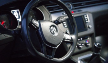 Volkswagen Passat full