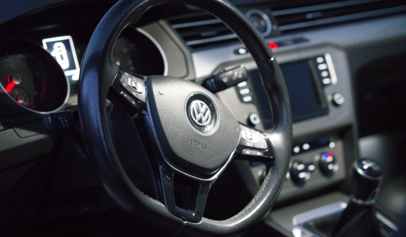 Volkswagen Passat full