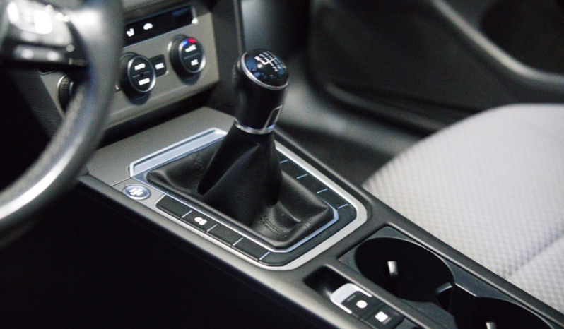 Volkswagen Passat full