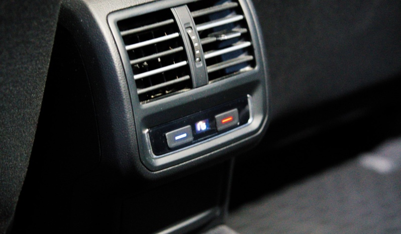 Volkswagen Passat full