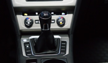 Volkswagen Passat full