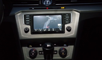 Volkswagen Passat full