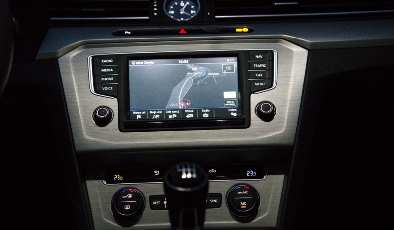 Volkswagen Passat full