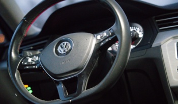 Volkswagen Passat full