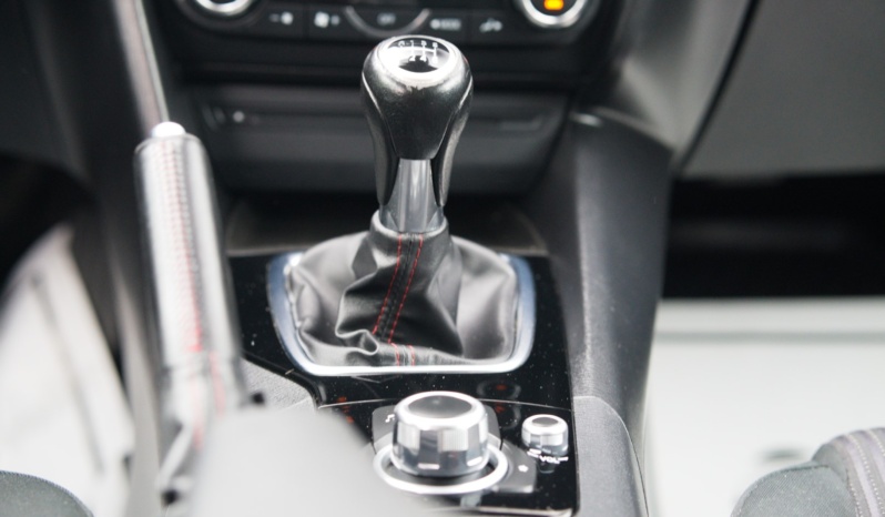 Mazda 3 full