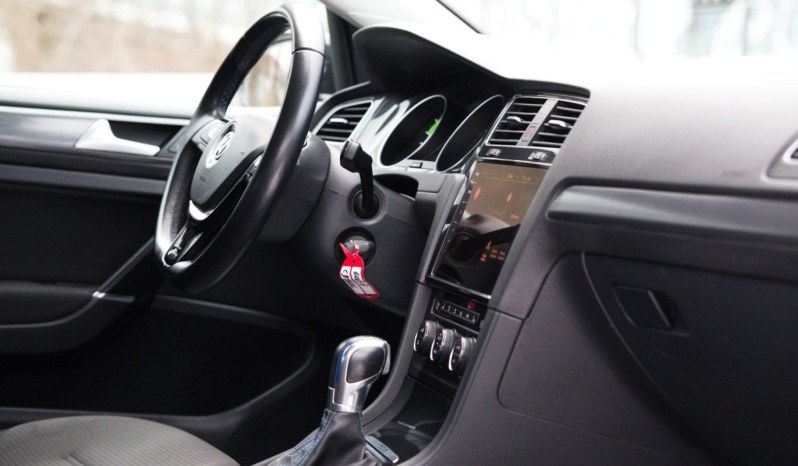 Volkswagen Golf full