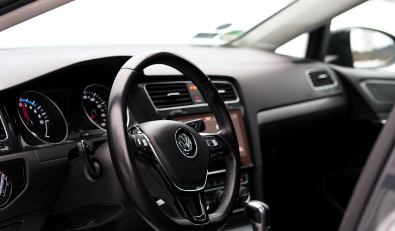 Volkswagen Golf full