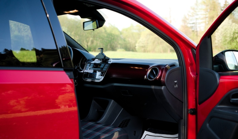 Volkswagen UP GTI full