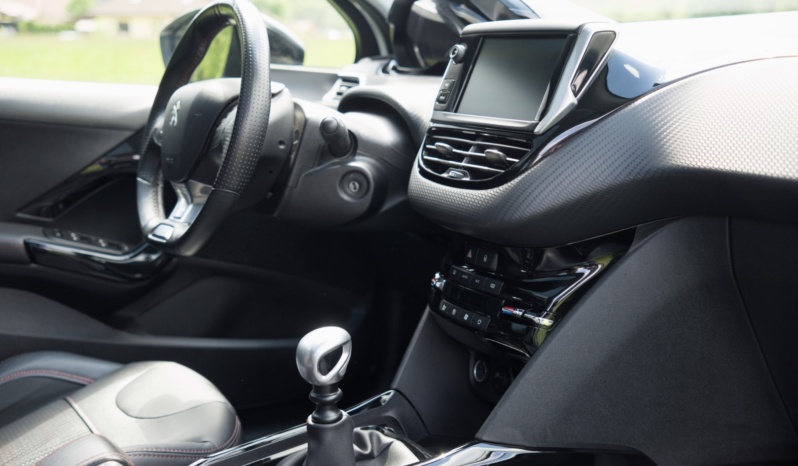 Peugeot 2008 full