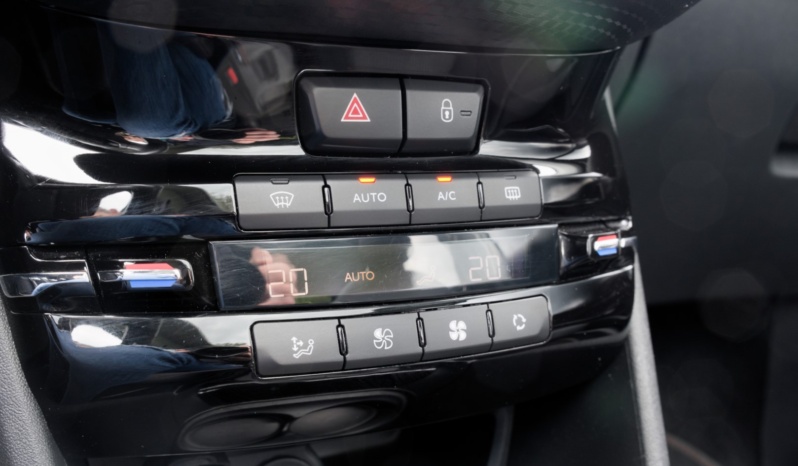 Peugeot 2008 full