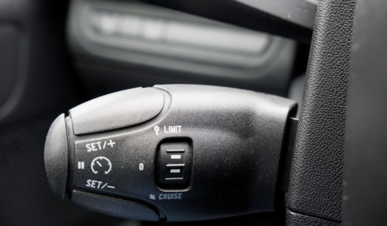 Peugeot 2008 full