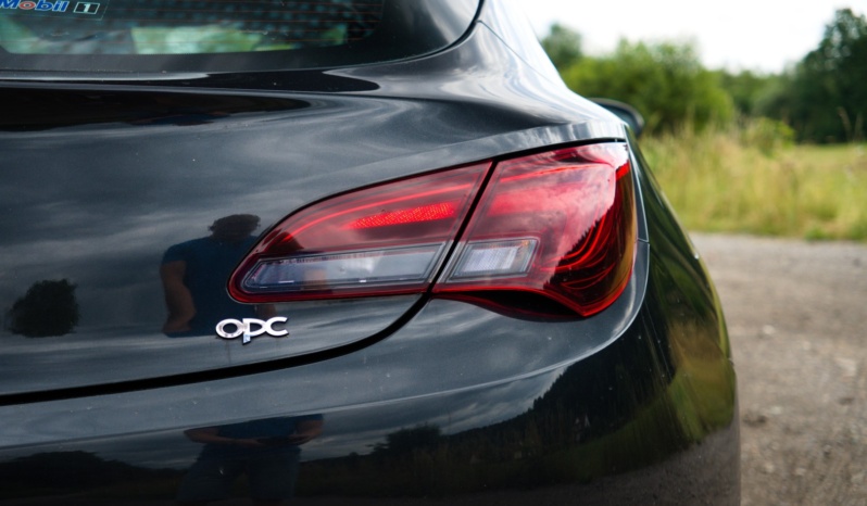 Opel Astra OPC full