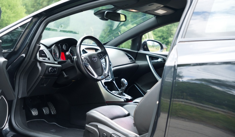 Opel Astra OPC full