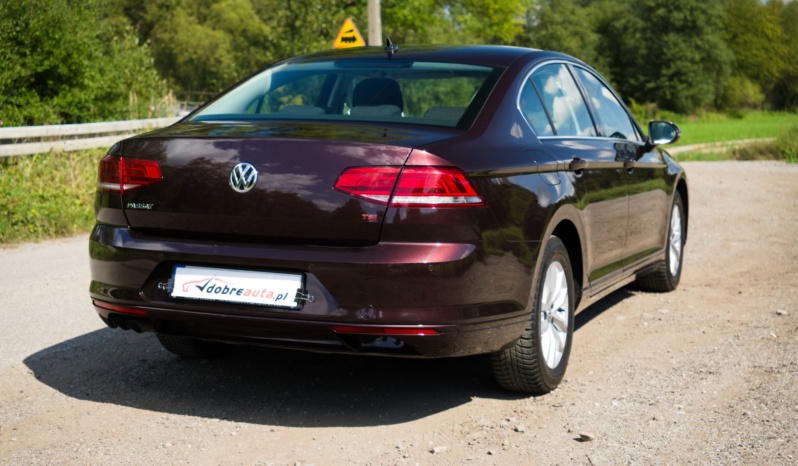 Volkswagen Passat full