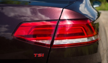 Volkswagen Passat full