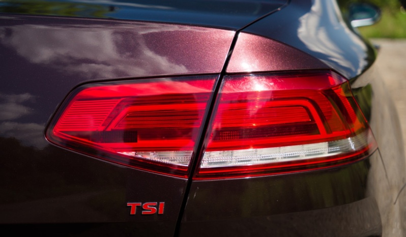 Volkswagen Passat full