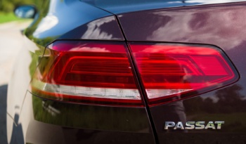 Volkswagen Passat full