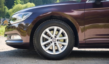 Volkswagen Passat full