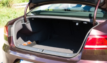 Volkswagen Passat full