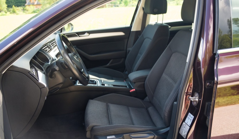 Volkswagen Passat full