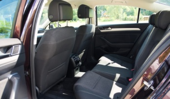 Volkswagen Passat full
