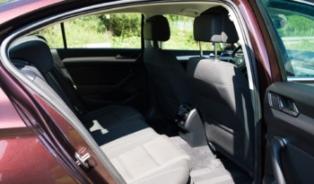 Volkswagen Passat full
