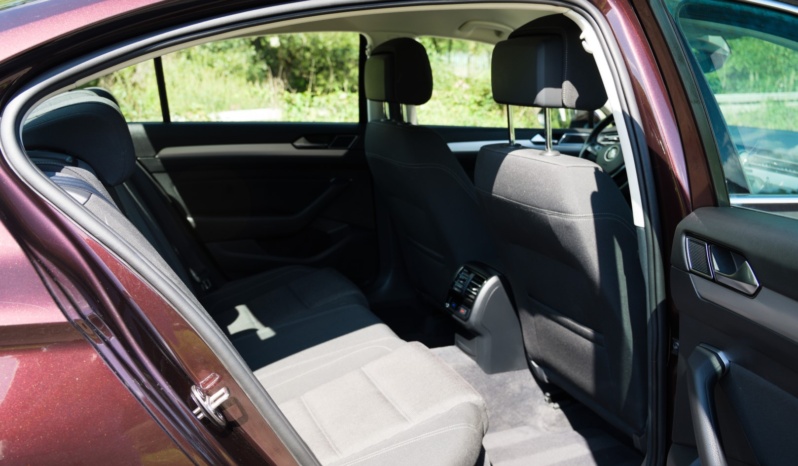 Volkswagen Passat full