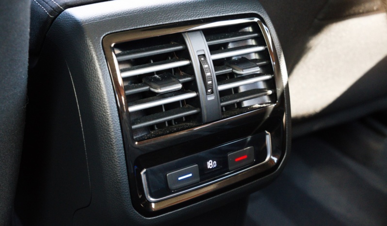 Volkswagen Passat full