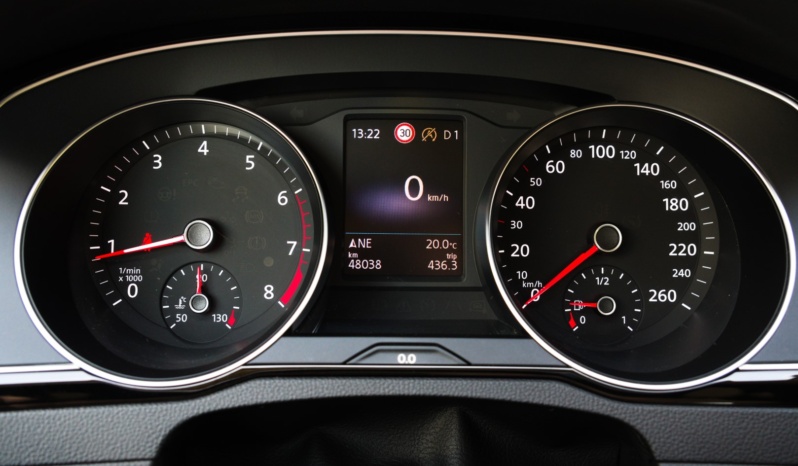 Volkswagen Passat full