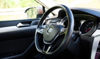 Volkswagen Passat full