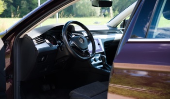 Volkswagen Passat full