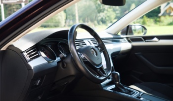 Volkswagen Passat full