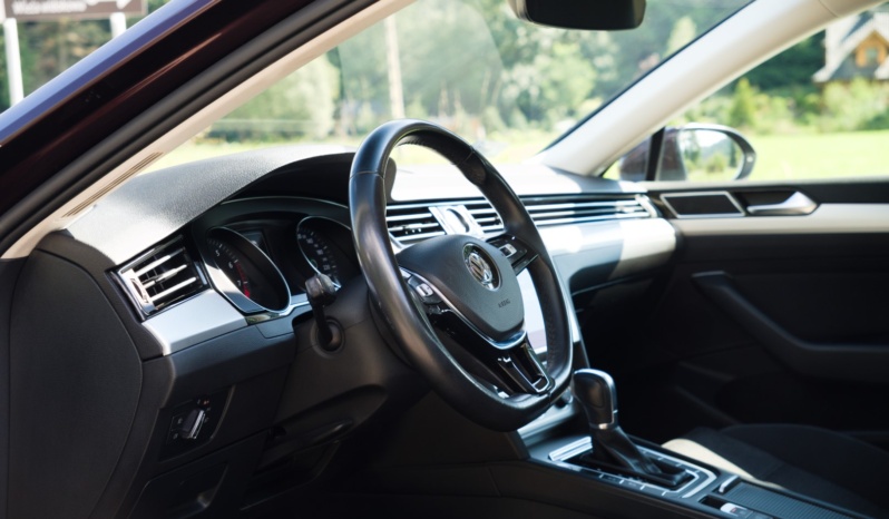 Volkswagen Passat full