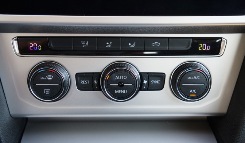 Volkswagen Passat full