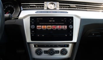 Volkswagen Passat full