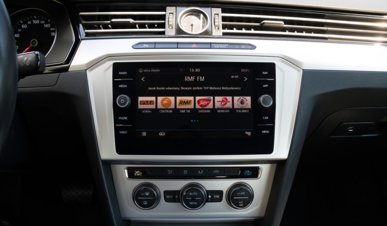 Volkswagen Passat full